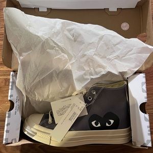 CHUCK TAYLOR ALLSTAR GREY HEART HIGH
COMME DES GARCONS PLAY